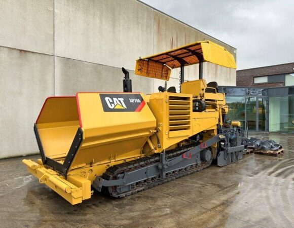 CATERPILLAR AP-755 ASPHALT PAVER OPERATION AND MAINTENANCE MANUAL B3T 1 CATERPILLAR AP-755 ASPHALT PAVER