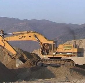 articulated dump trucks d250d caterpillar 24